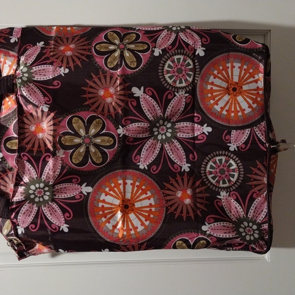 Beautiful folding tote . - Picture 2 of 11